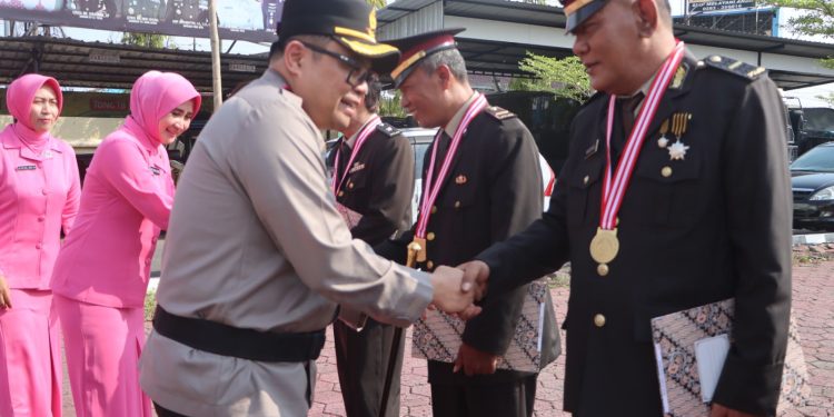 Tahun Baru, 42 Anggota Polres Tegal Kota Mendapatkan Kado Kenaikan Pangkat