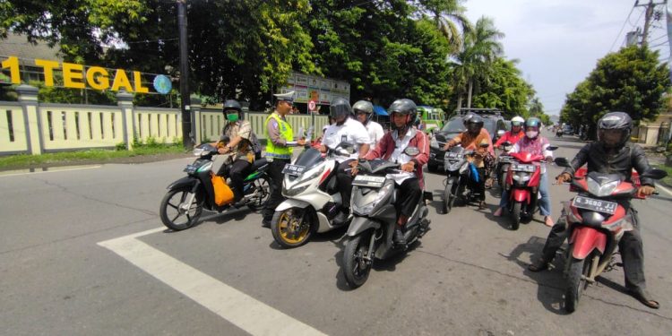 Sosialisasikan Larangan Knalpot Brong, Polres Tegal Kota Sasar Pengguna Jalan
