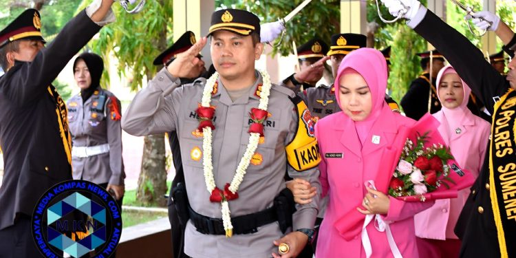 Tradisi Pedang Pora dan Tari Muang Sangkal Warnai Penyambutan Kapolres Sumenep