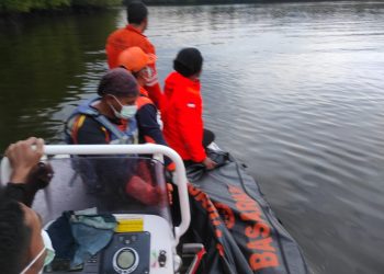 Kapolsek IPTU Hendrie Ade A.S Pimpin Pencarian Korban Orang Tenggelam