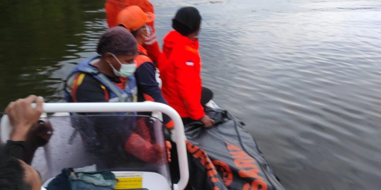 Kapolsek IPTU Hendrie Ade A.S Pimpin Pencarian Korban Orang Tenggelam