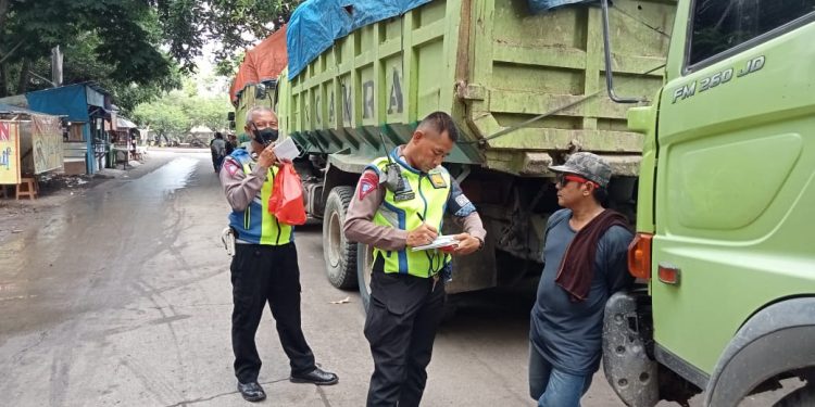Tindak Truk Tanah Salahi Aturan Jam Operasional, Kapolres: Pahami Keluhan Masyarakat