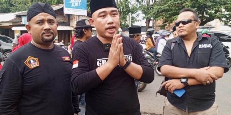 Jelang Lebaran Idul Fitri 1445 Hijriah: DPC dan DPAC Karawaci PPBNI Satria Banten kota Tangerang Bagikan Takjil Serta Santuni Anak Yatim