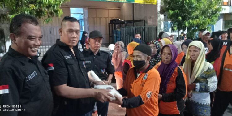Di Penghujung Bulan Suci Ramadhan 1445 H DPC 234 SC Kota Tegal Nyalurkan Zakat Fitrah