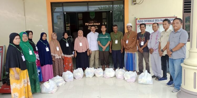 Manajemen PTPN IV Palmco Regional 3 Choiri Kebun Sei Rokan Berbagi 50 Paket Sembako Zakat Profesi Di Desa Pagaran Tapah