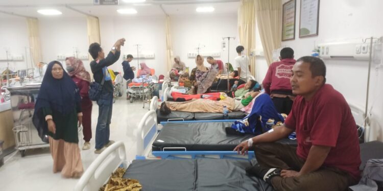 IGD RSUD Insinyur Sukarno Mendadak Padat Pasien Keracunan Berkat (Makanan)