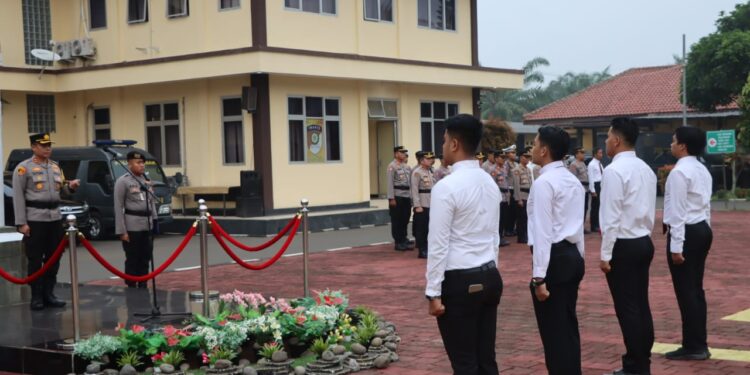 Kapolres Lebak Pimpin Upacara Kenaikan Pangkat Pengabdian dan Pemberian penghargaan