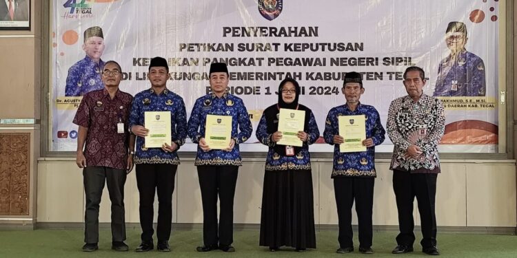 709 PNS di Lingkungan Pemerintah Kabupaten Tegal Terima SK Kenaikan Pangkat
