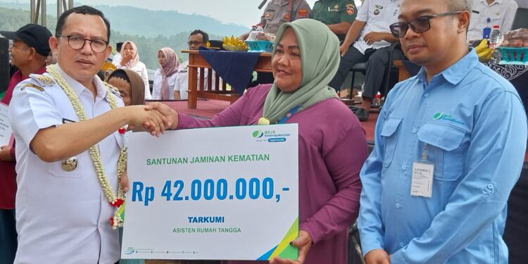 Tilik Desa di Jatinegara, Pj Bupati Tegal Ajak Masyarakat Ciptakan Khas Keunikan Jatinegara