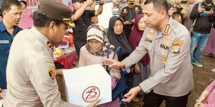 Hari Bhayangkara ke-78, Serentak 2 500 Sembako Disebar di 17 Lokasi di Tangerang