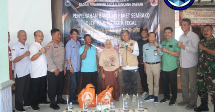 Pemkot Salurkan Bantuan Sembako untuk Warga Terdampak Rob