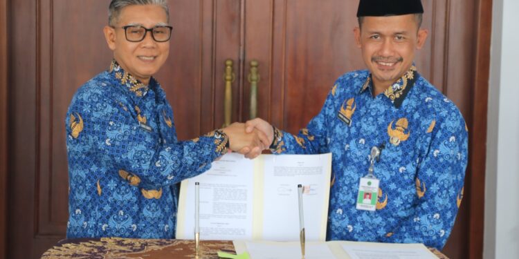 Pemkot Serahkan Dana Hibah Kegiatan Keagamaan ke Kemenag