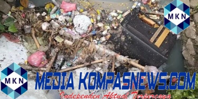 Diduga TPST Tidak Sesuai Fungsinya, Sampah Jadi Bau Busuk