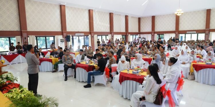 Jumat Berkah, Polres Metro Bekasi Gelar Acara Santunan
