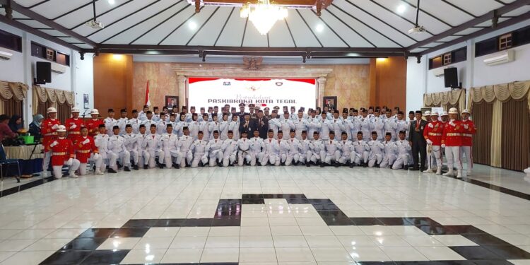 72 Anggota Paskibraka Kota Tegal Tahun 2024 di Kukuhan