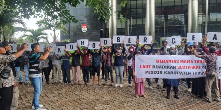 Ratusan Massa AMAK, Gelar Aksi Datangi KPK Dan ATR/BPN Usut Tuntas Mafia Tanah Di kabupaten Tangerang