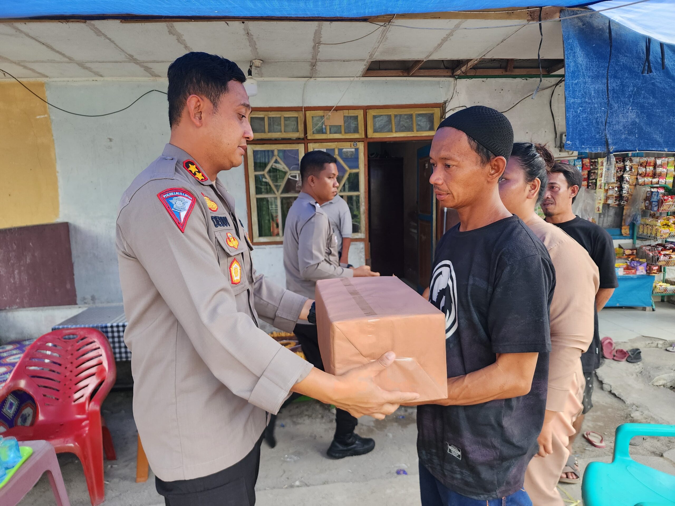Kapolres Belitung Berikan Tali Asih kepada Keluarga Korban Kecelakaan