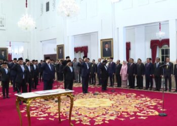 Presiden Prabowo Subianto didampingi Wakil Presiden Gibran Rakabuming Raka Lantik Menteri Kabinet