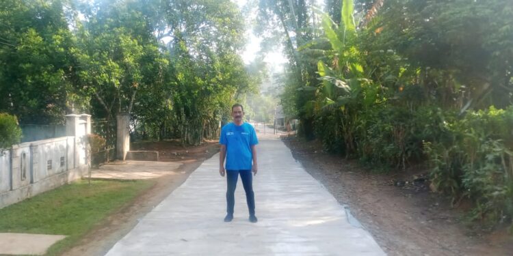 Pemdes Desa Banjarsari Realisasikan Bangun Jalan Poros Desa Yaitu Betonisasi, Masyarakat Antusias Kepada Kades