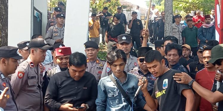 Ormas GAIB 212 DPC Adakan Aksi Demo di Depan Kantor Dinas PUPR
