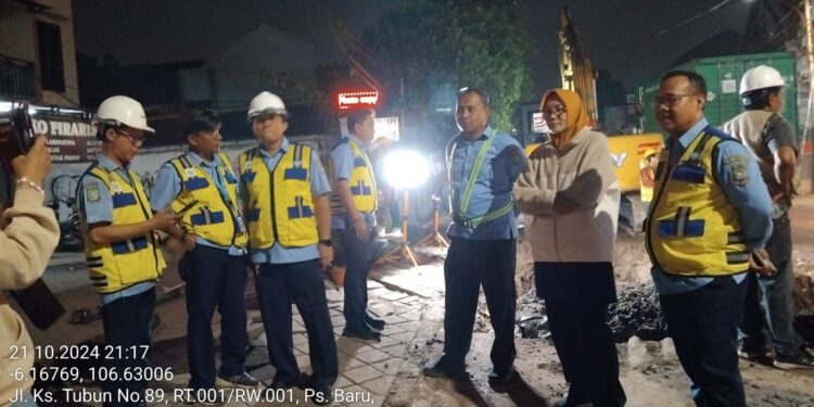 Garcep Perumda TB Kota Tangerang, Perbaiki Tanah yang Ambruk Akibat Pipa Bocor