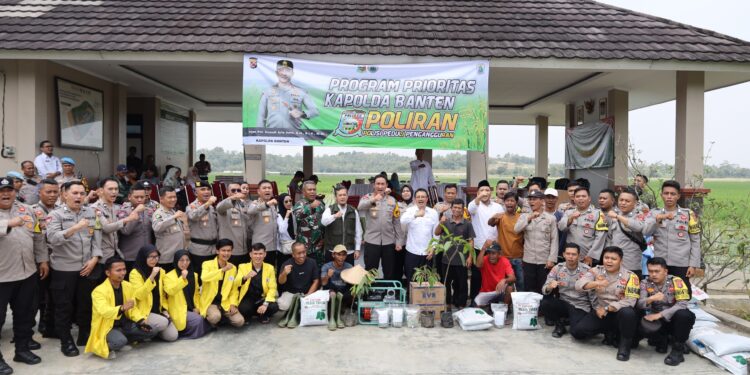 Polda Banten Berikan Bantuan Bibit Tanaman kepada Kelompok Tani