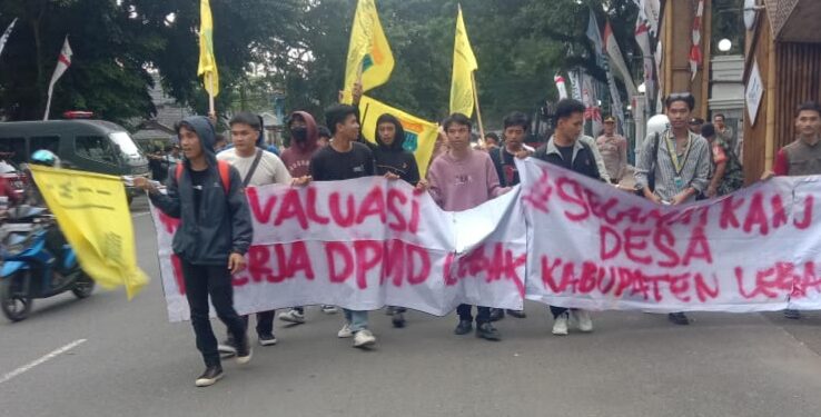 Aksi Unjuk Rasa PC PMII Lebak Desak DPMD dan Komisi 1 DPRD Kabupaten Lebak