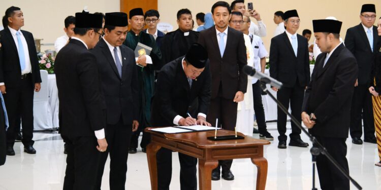 Menteri Nusron Jadi Saksi Pelantikan Pejabat Generasi Pertama