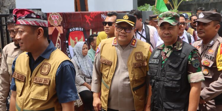 Pastikan Pemungutan Suara Berjalan Aman, Kapolres Tegal Kota Tinjau Pengamanan TPS