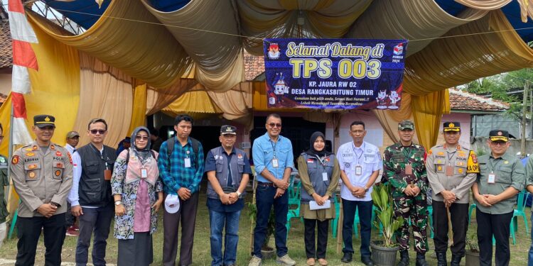 Pastikan Pilkada 2024 Aman dan Lancar, Kapolres Lebak dan Forkopimda Lebak Kunjungi TPS