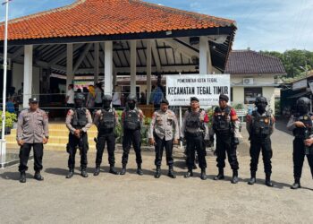 Polres Kota Tegal, Jaga Ketat Pleno Terbuka Rekapitulasi Perolehan Suara di Kantor PPK