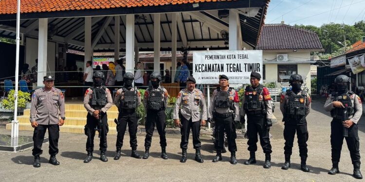 Polres Kota Tegal, Jaga Ketat Pleno Terbuka Rekapitulasi Perolehan Suara di Kantor PPK
