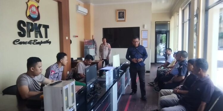 Beredarnya Isu Kades Ditangguhkan Warga Pengawinan Datangi Polda Banten