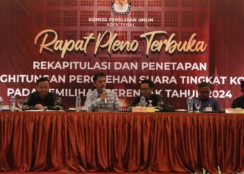 Ketua KPU Kota Tegal Pimpin Rapat Pleno Terbuka Hasil Rekapitulasi Pilkada 2024