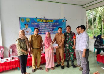 Pemdes Kelindang Atas Salurkan Bantuan Lansung Tunai Kepada Warga Penerima Manfaat