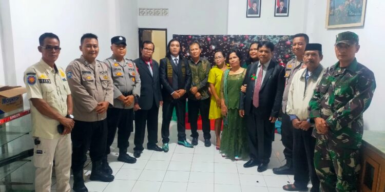 Pastikan Steril, Unit Jibom Sat Brimobda Banten Lakukan Sterilisasi Gereja di darkum Polres Lebak
