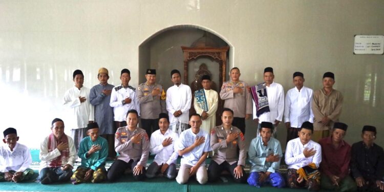 Irwasda Polda Banten Banten Ajak Warga Jaga Harkamtibmas Melalui Safari Jumat Keliling