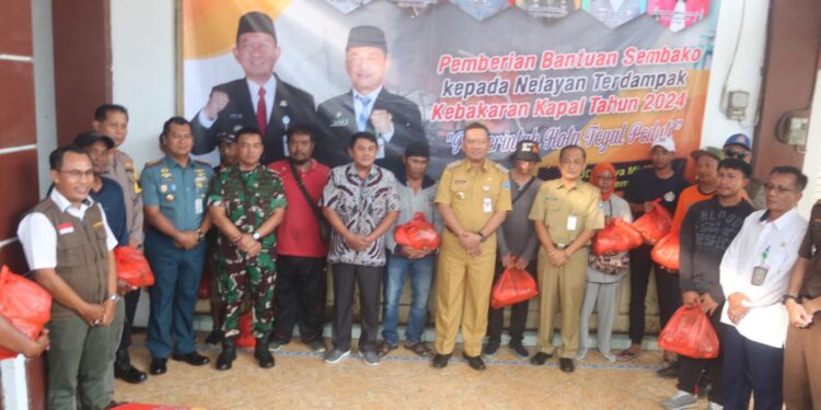 Pemkot Tegal Salurkan Bantuan Sembako untuk Nelayan Terdampak Kebakaran 24 Kapal