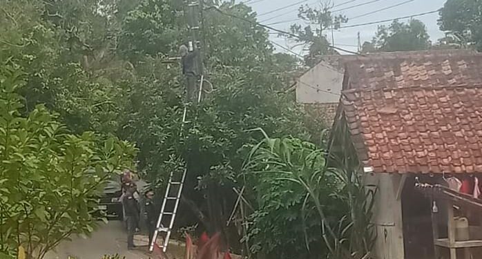 Pengusaha RTRW Net Di Cibadak, Ngaku Berani Pasang Kabel Di Tiang Listrik Lantaran Ada Koordinasi Dengan Petugas PLN