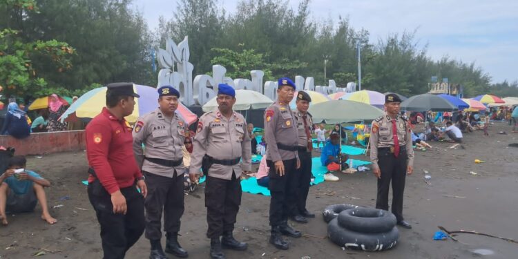 Liburan Tahun Baru, Destinasi Wisata Pantai Kota Tegal Ramai Pengunjung