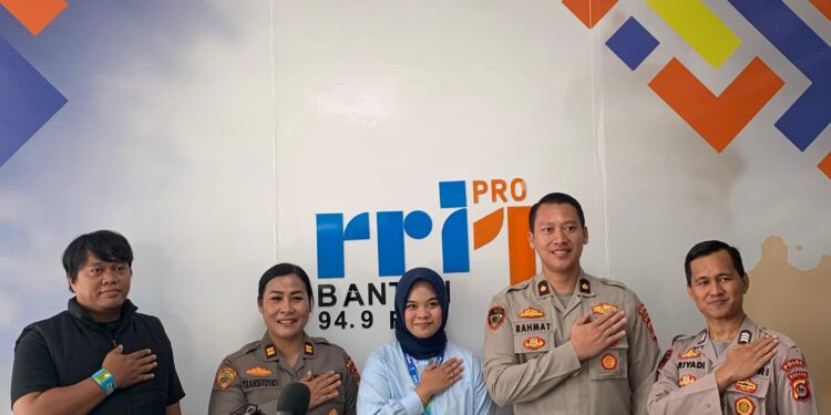 Biro SDM Polda Banten Sosialisasi Penerimaan Siswa SIPSS Tahun 2025 Melalui Talkshow di Radio RRI Banten