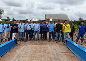 Direktur PT Pradiksi Gunatama Khairudin Simatupang  Resmikan Jembatan Sungai Tabru