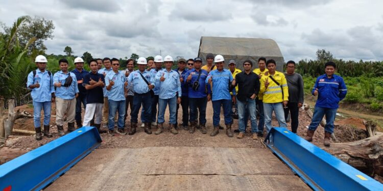 Direktur PT Pradiksi Gunatama Khairudin Simatupang  Resmikan Jembatan Sungai Tabru