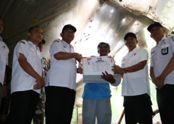 Kembali, Pemkot Tegal Salurkan Bantuan kepada Korban Atap Rumah Roboh