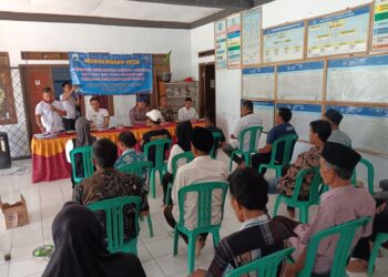 Kanit Bhabinkamtibmas Polsek Cikulur Polres Lebak Hadiri Musdes Penetapan KPM BLT DD Desa Anggalan 2025