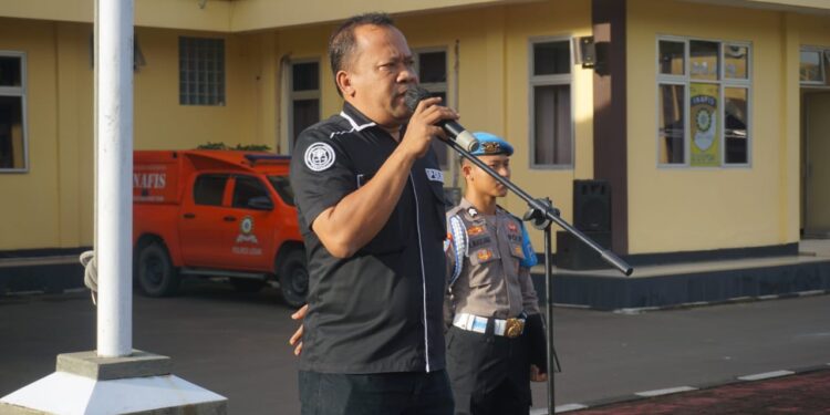 Kasihumas Polres Lebak IPTU Aminarto Berikan Sosialisasi Literasi Digital kepada Personil saat Apel Pagi