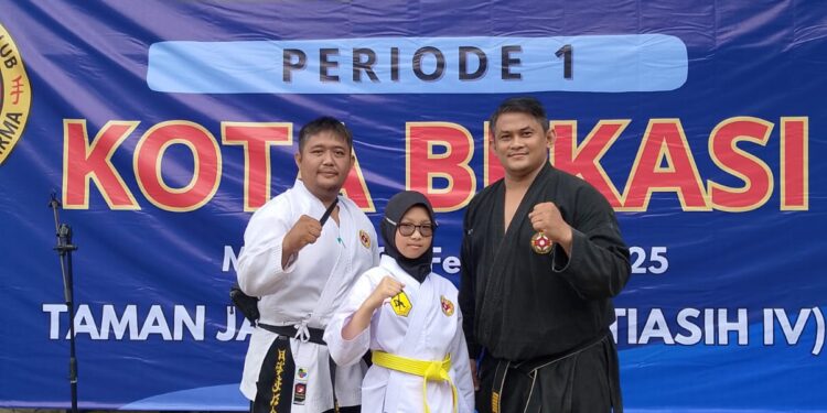 Siswa Karate Thunder 11 Martial Arts mendapatkan reward Naik 2 Tingkat pada ajang Ujian Kenaikan Tingkat BKC Kota Bekasi