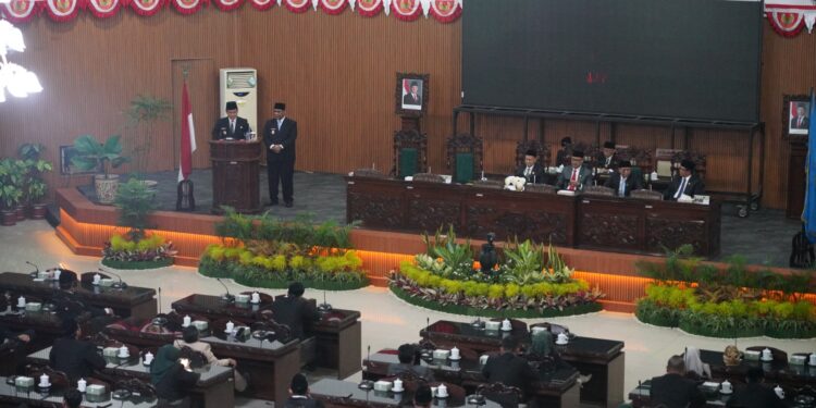 Bupati dan Wakil Bupati Tegal Sampaikan Visi Misi di Sidang Paripurna DPRD