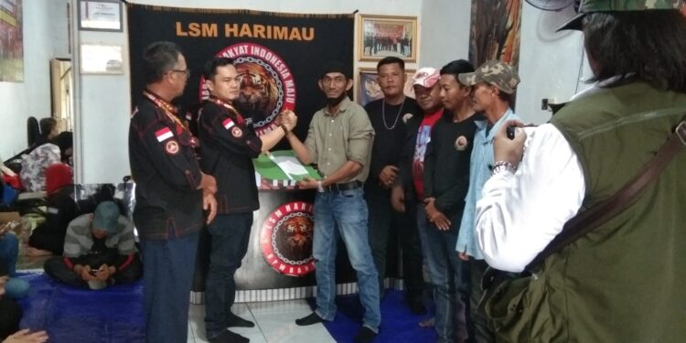 DPC LSM Harimau Tangerang Selatan Serah Terima Surat Keputusan Definitif