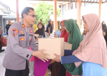 Berkah Ramadhan, Polres Tegal Kota Salurkan Paket Sembako Untuk Warga Kecamatan Margadana